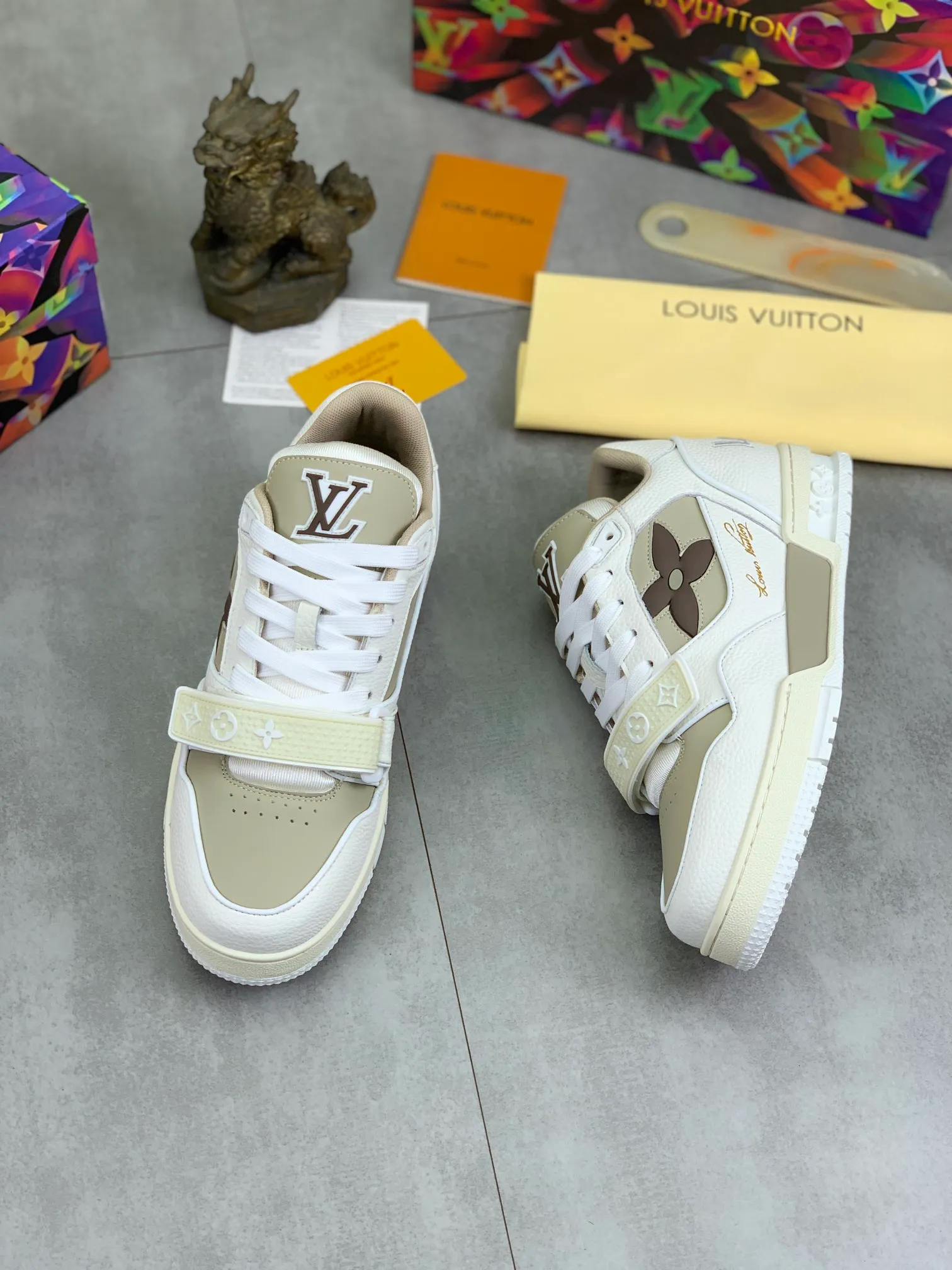 Men's shoes 💰P580 New style 💰💎💎Latest color High version 2025Louis*Vuitto* LV Traine Catwalk TRAINER outsole and fabric private model A shoe that definitely costs a lot of money and effort. This series was designed after the arrival of Vifgil. It is favored by many fans every season. Original TPU outsole Original packaging Men's size: 38-45 (46 can be customized) Color: 3️⃣ colors available (available from stock, super fast delivery)